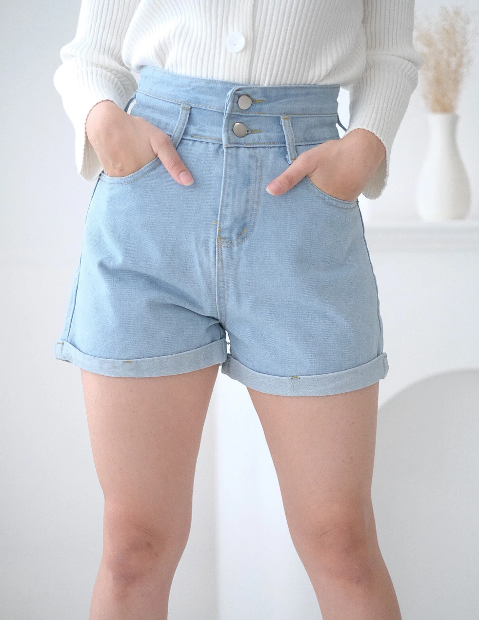 Jeans Agnes Short Pants - Biru Muda 2 ~item/2023/3/28/agnes_short_pants_2