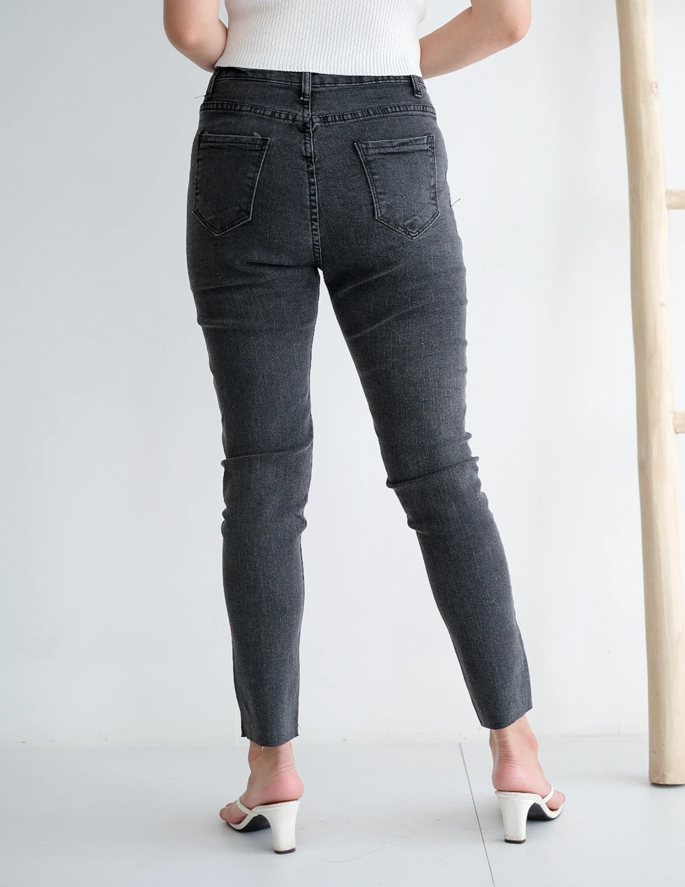 Jeans Emma Jeans - Abu Tua 4 ~item/2023/3/28/emma_jeans_12